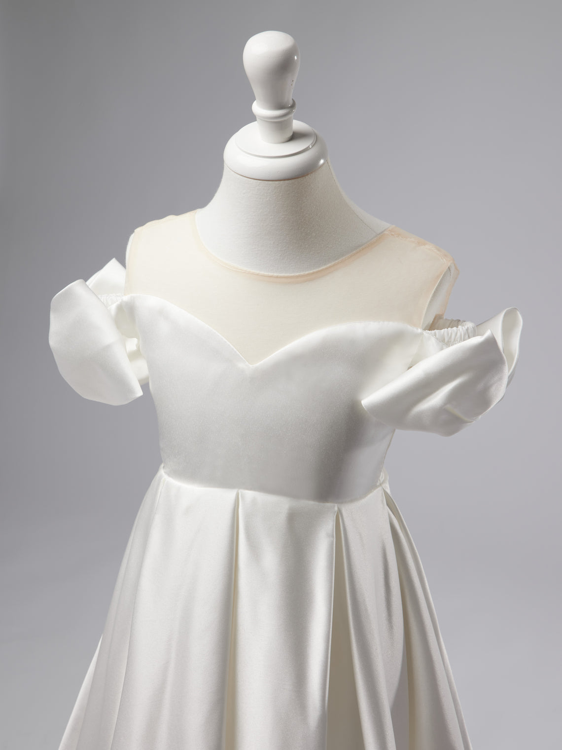 Vestido de niña de las flores color marfil con cola de satén 