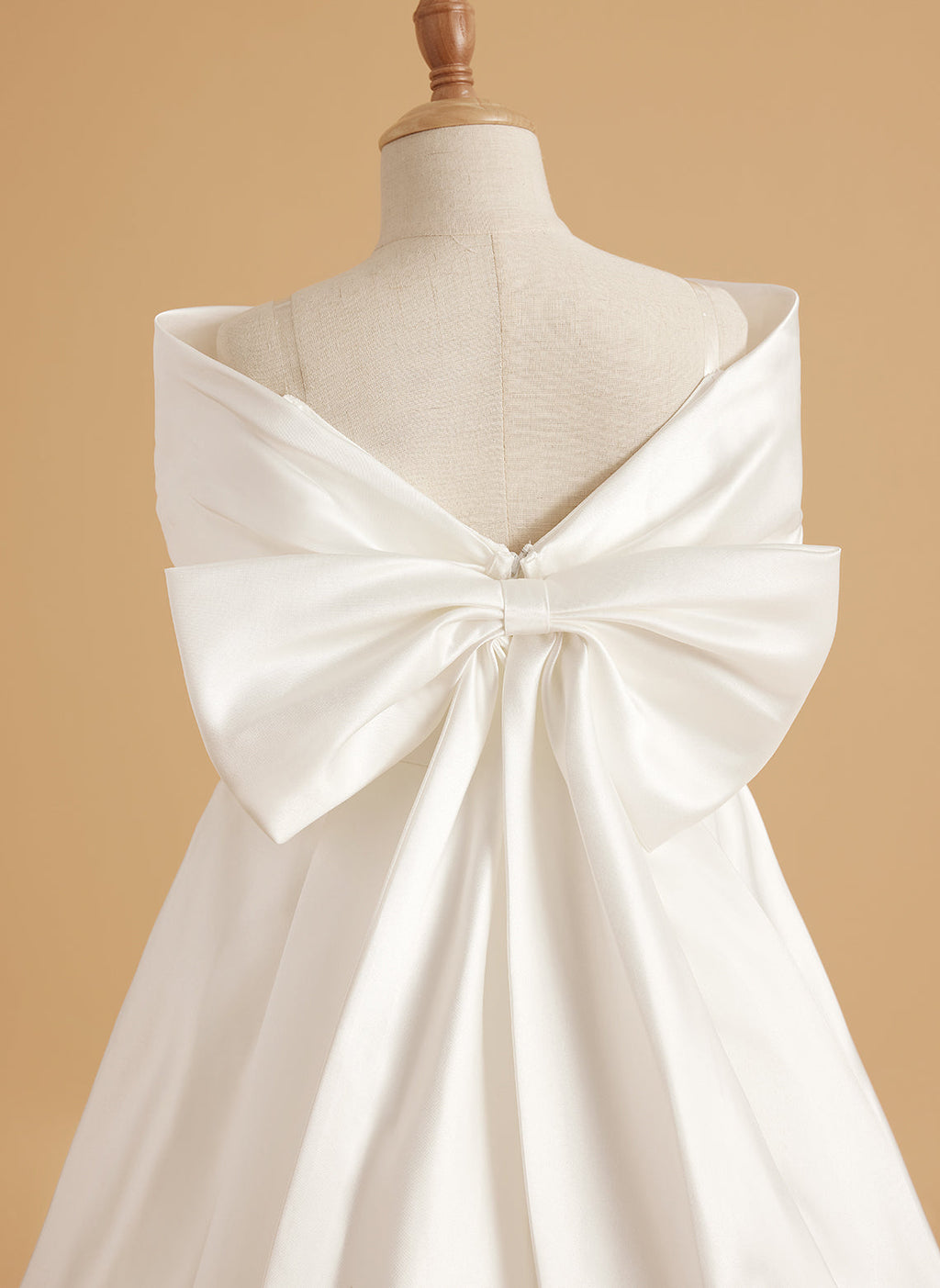 Robe de bal princesse élégante en satin ivoire avec traîne et nœud pour demoiselles d'honneur 