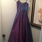 Precioso vestido de noche morado con cuentas, corte en A, tirantes finos, ideal para fiestas y graduaciones (Y7955)
