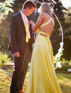 Vestido largo de noche de satén amarillo modesto con abertura lateral, vestido de fiesta formal Y5217