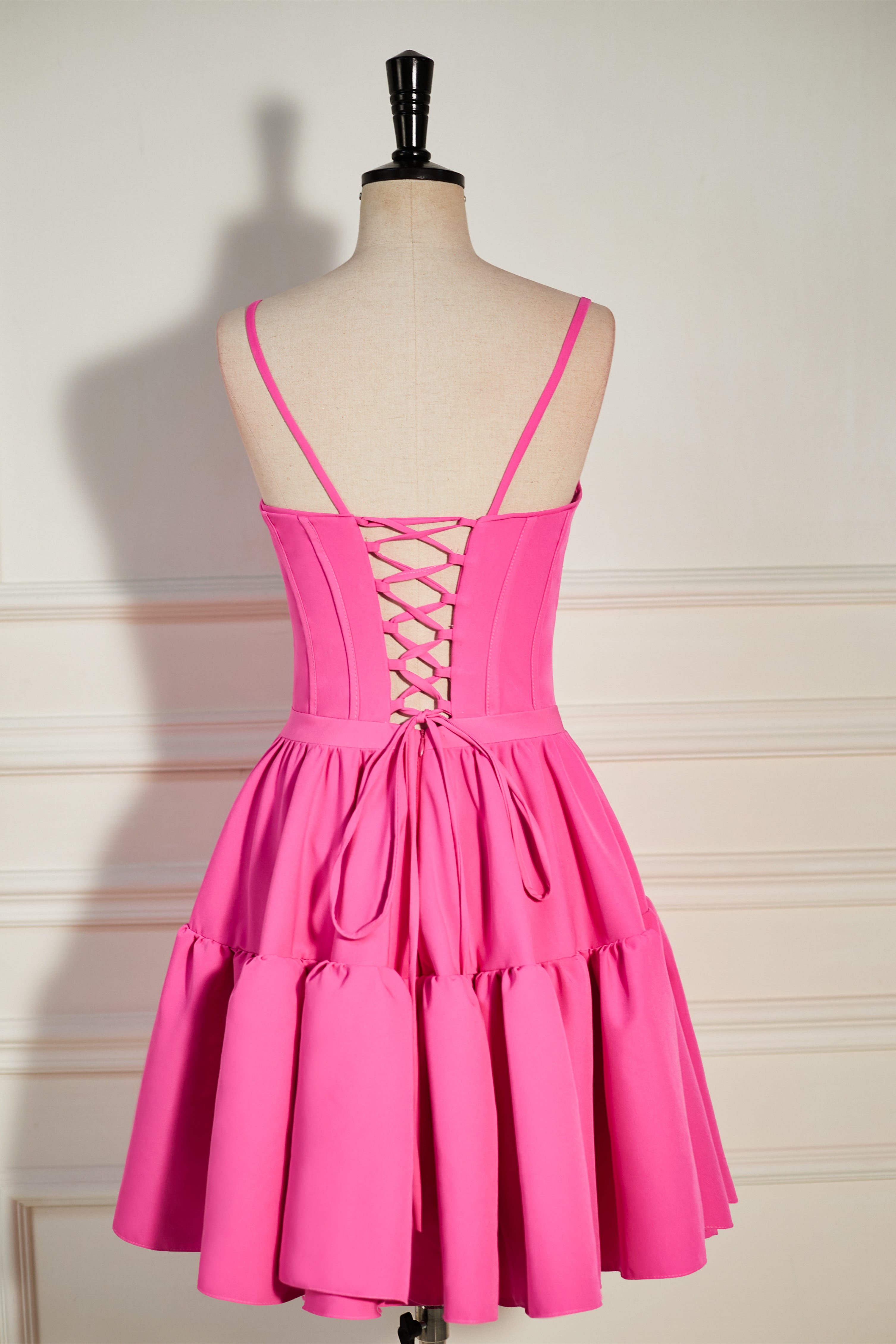 Vestido de fiesta de línea A con volantes y cordones