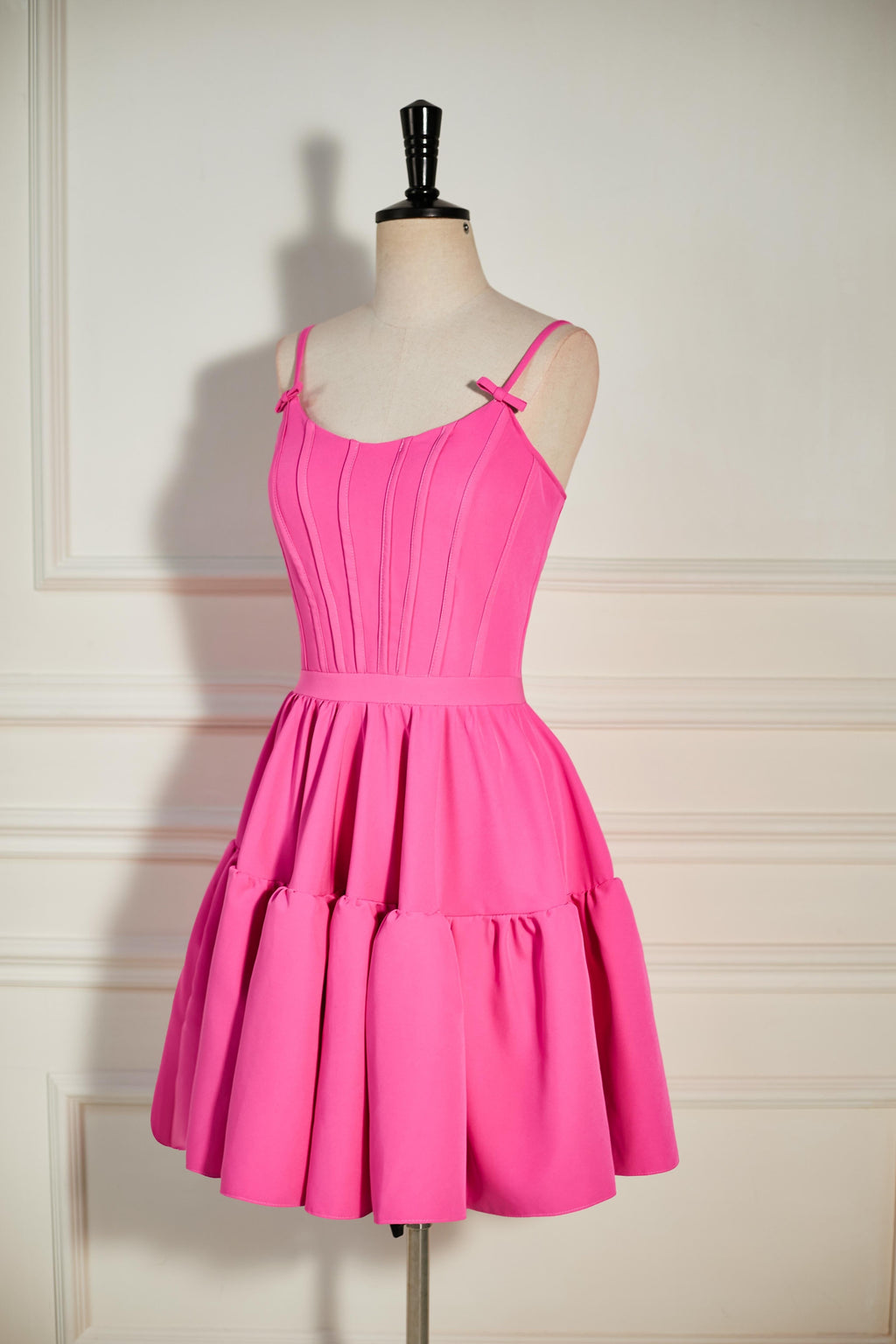 Vestido de fiesta de línea A con volantes y cordones