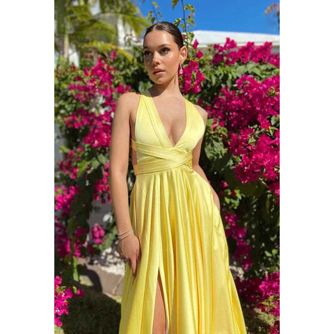 Vestido de fiesta de corte A con escote en V profundo, tirantes cruzados y abertura