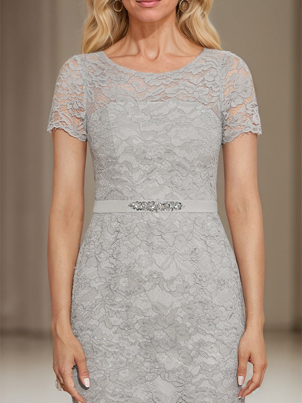 Vestido de novia de gasa con encaje, corte recto y escote redondo hasta la rodilla, con pedrería, para la madre de la novia. 
