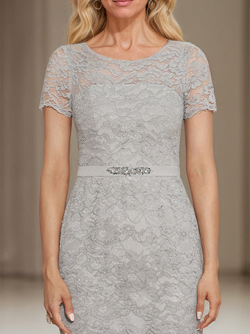 Robe fourreau/colonne en mousseline de soie et dentelle, longueur genou, ornée de perles, pour la mère de la mariée 