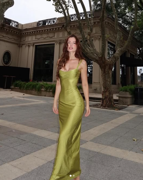 Robe de bal longue verte élégante à bretelles fourreau Y8018