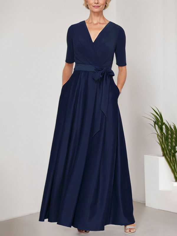 Vestido de baile con escote cruzado, falda amplia de satén y corpiño de jersey. 
