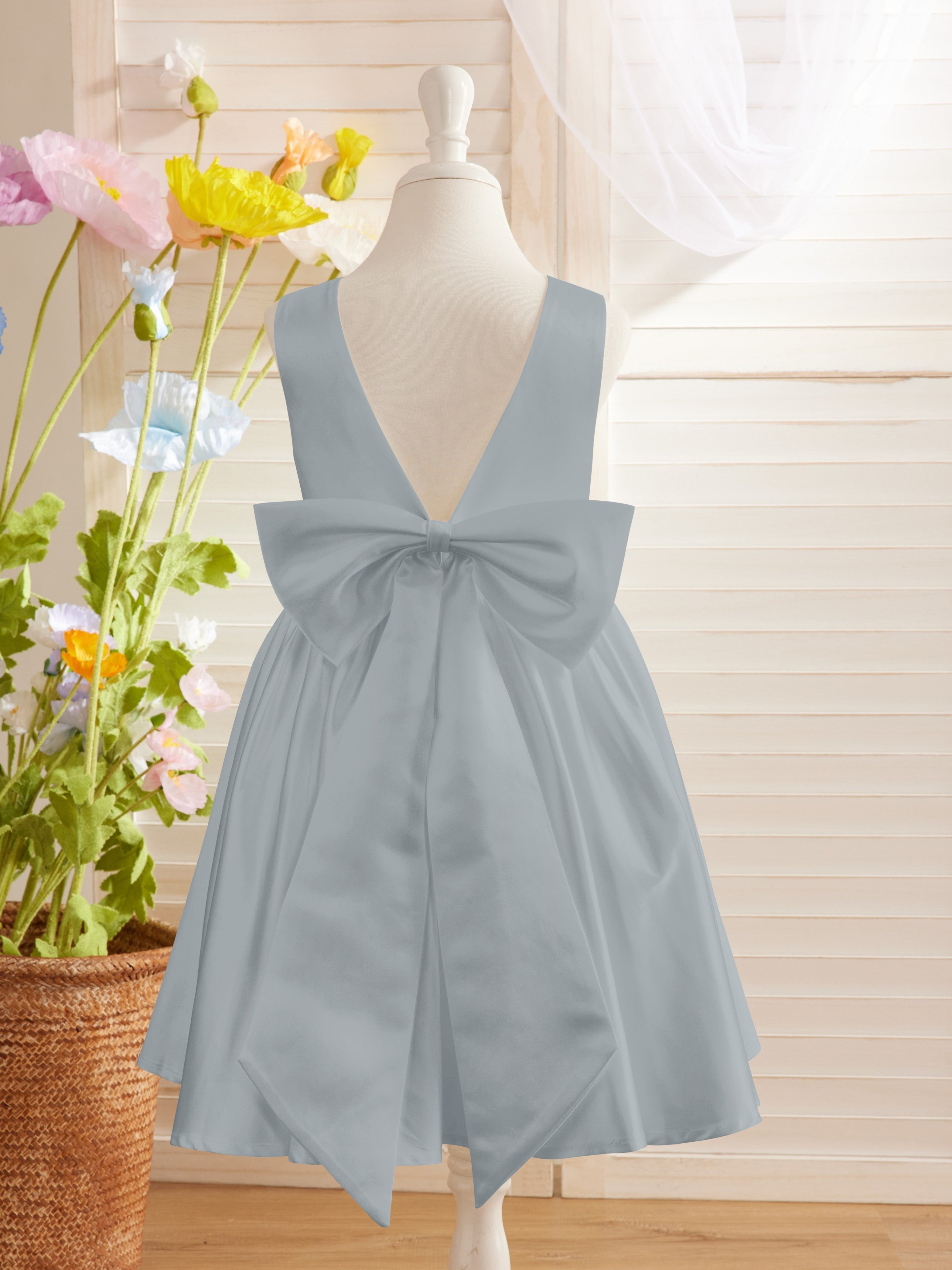 Elegante vestido de niña de las flores de satén con corte en A, espalda en V y lazo, hasta la rodilla 