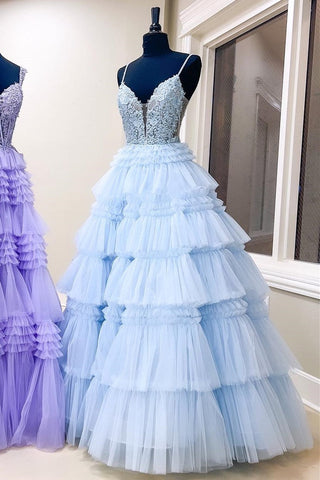 Vestido de baile escalonado con tirantes finos, volantes y cuentas