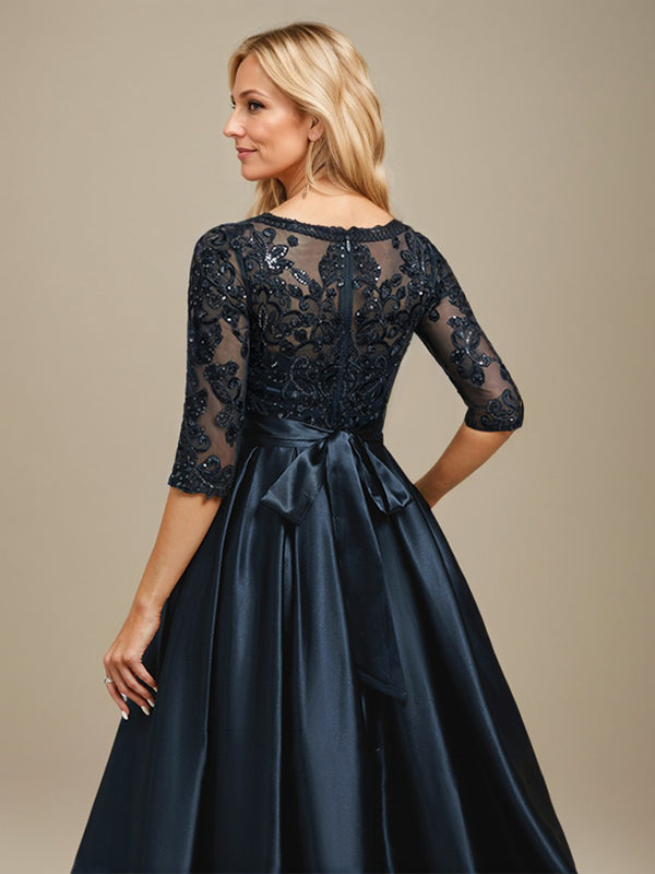 Robe de mariée longue en satin stretch dentelle et dentelle, coupe trapèze, décolleté illusion, ornée d'un nœud à sequins 