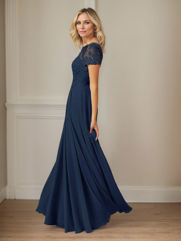 Robe en mousseline de soie bleu marine foncé, coupe trapèze, col bateau et sequins 