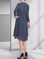 Vestido de corte recto/columna, escote corazón, largo hasta la rodilla, de gasa, con apliques de cuentas, encaje, lentejuelas y pliegues para la madre de la novia.