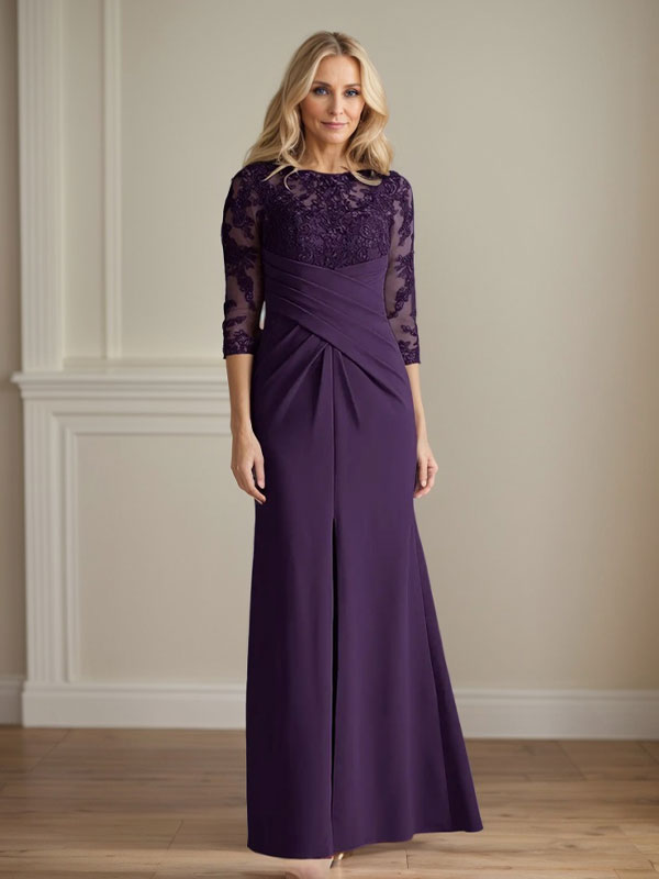 Vestido de madrina de la novia color ciruela, de encaje elástico y corte sirena. 