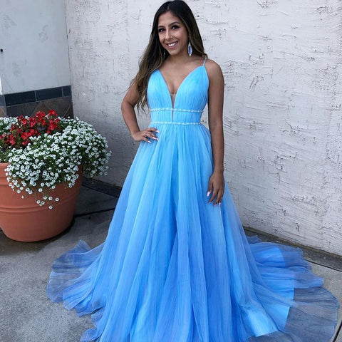 Robe de bal bleue en tulle à bretelles spaghetti et col en V, sans manches et longue