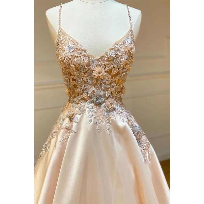 Robe de bal longue à bretelles spaghetti et appliques 