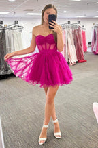 Robe de bal tendance en tulle fuchsia à bustier cœur et coupe trapèze