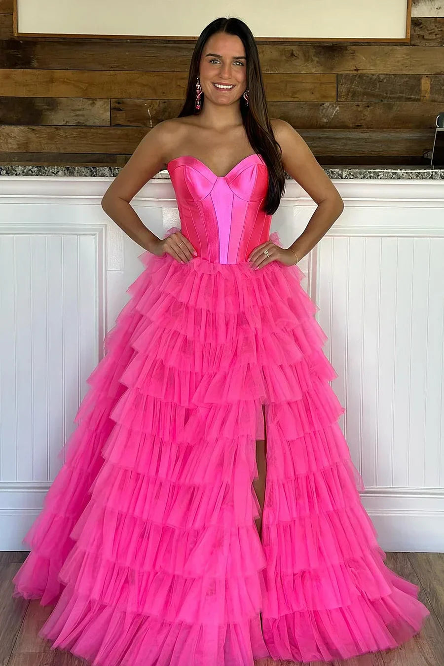 Vestido de graduación de tul con escote corazón y corte en A con abertura
