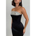 Robe de soirée longue noire à bretelles et perles, coupe fourreau/colonne 