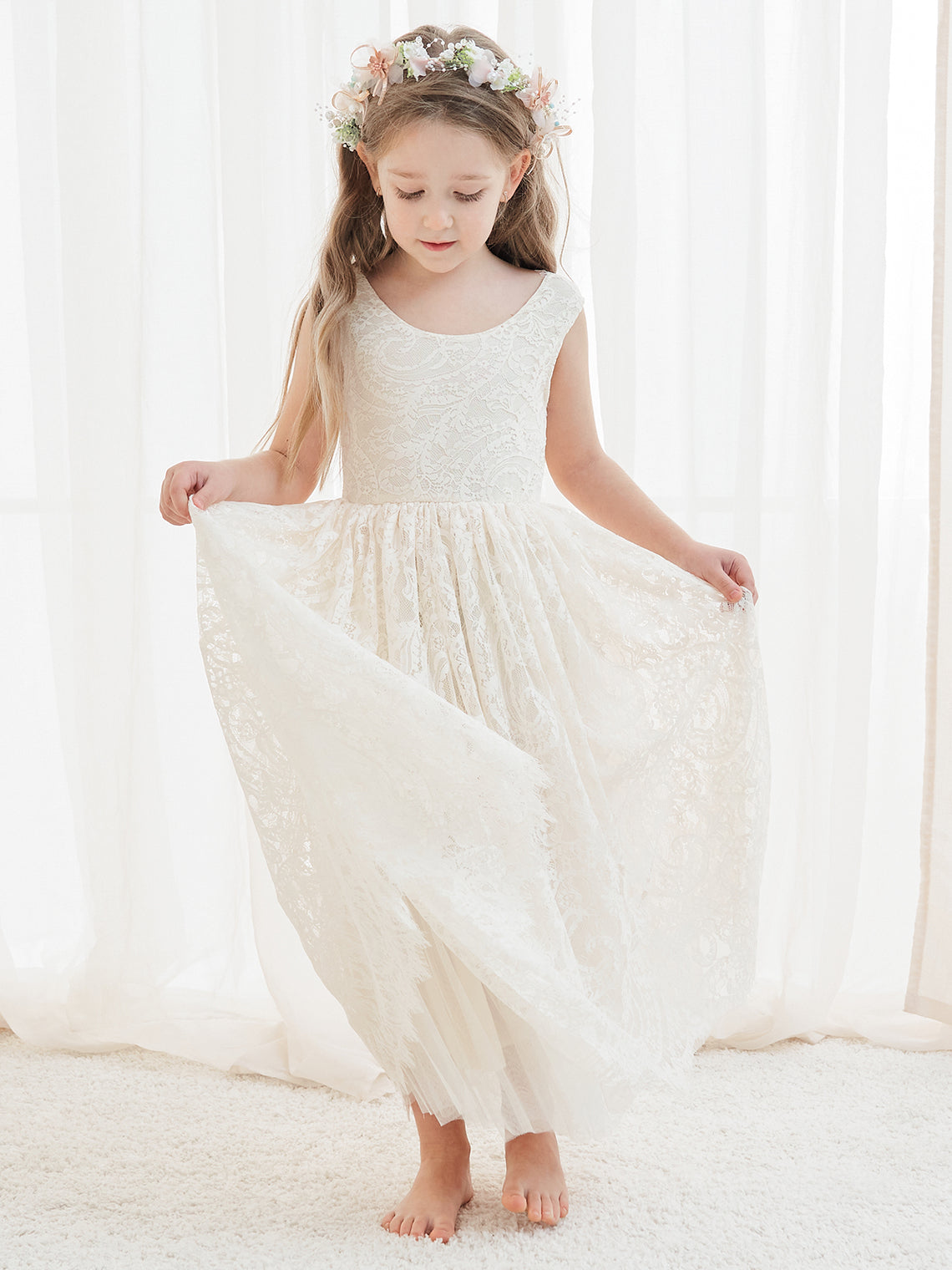 Vestido boho de niña de las flores color marfil, corte en A, de encaje y largo hasta el tobillo 