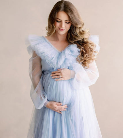 Vestido de tul azul claro para baby shower para mamá