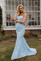 Robe de bal dos nu à fines bretelles