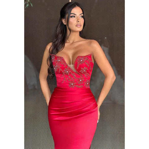 Vestido de fiesta de corte trompeta/sirena, sin mangas, con hombros descubiertos y abertura lateral con pedrería