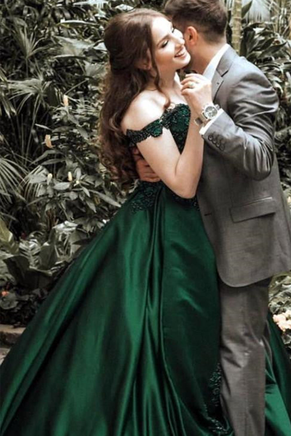 Robe de bal épaules dénudées en dentelle