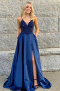 Vestido largo de fiesta con tirantes finos, abertura y apliques de encaje