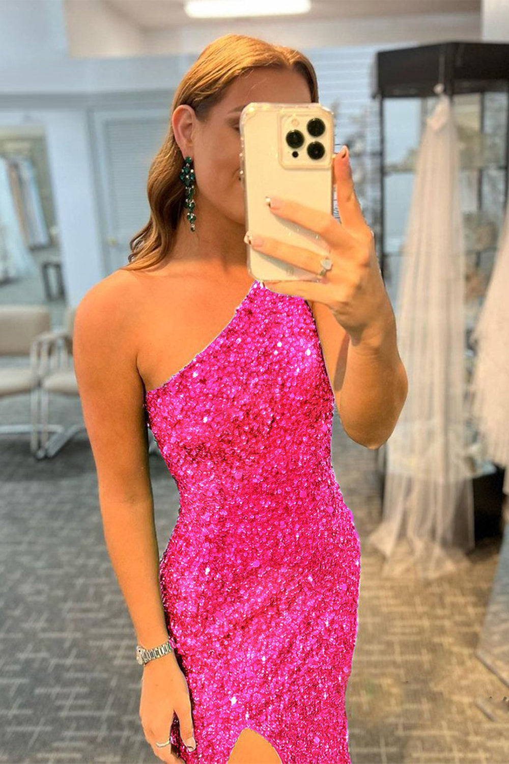 Robe de bal longue à paillettes et sequins avec fente