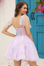 Vestido corto de fiesta gris y azul con tirantes finos y corte en A, con bordado.