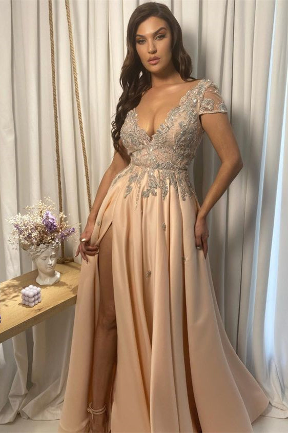 Robe de bal fendue sur le devant, coupe trapèze, épaules dénudées, encolure en V et application de dentelle