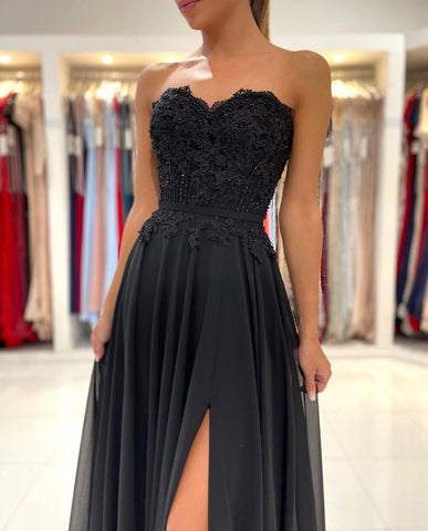 Robe de bal longue noire à décolleté cœur et fente