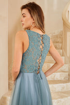 Vestido de dama de honor de tul azul grisáceo con encaje