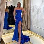 Robe de bal longue sirène bleu roi en satin, bustier et fente sur le devant