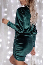Robe moulante froncée à manches bouffantes en velours vert 