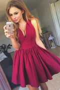 Vestido corto de fiesta burdeos, corte en A, escote en V profundo, sin mangas