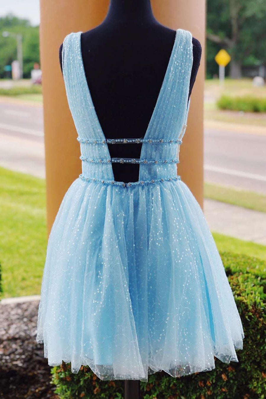 Vestidos cortos de fiesta azul cielo con lentejuelas y cuentas brillantes 