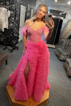 Robe de bal longue en tulle à épaules dénudées, bustier à volants et coupe trapèze ornée de perles