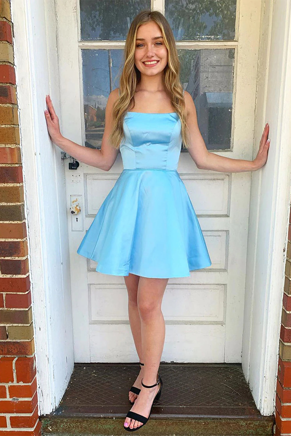 Vestido sencillo de línea A para fiesta de bienvenida