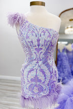 Vestido ajustado de fiesta rosa chicle brillante con un solo hombro y plumas