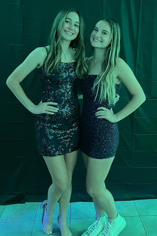 Robe de bal moulante vert émeraude à fines bretelles et sequins