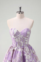 Vestido corto de fiesta sin tirantes, con estampado floral, corte en A, corsé y volantes