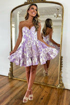Vestido corto de fiesta sin tirantes, con estampado floral, corte en A, corsé y volantes