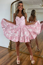 Vestido corto de fiesta sin tirantes, con estampado floral, corte en A, corsé y volantes