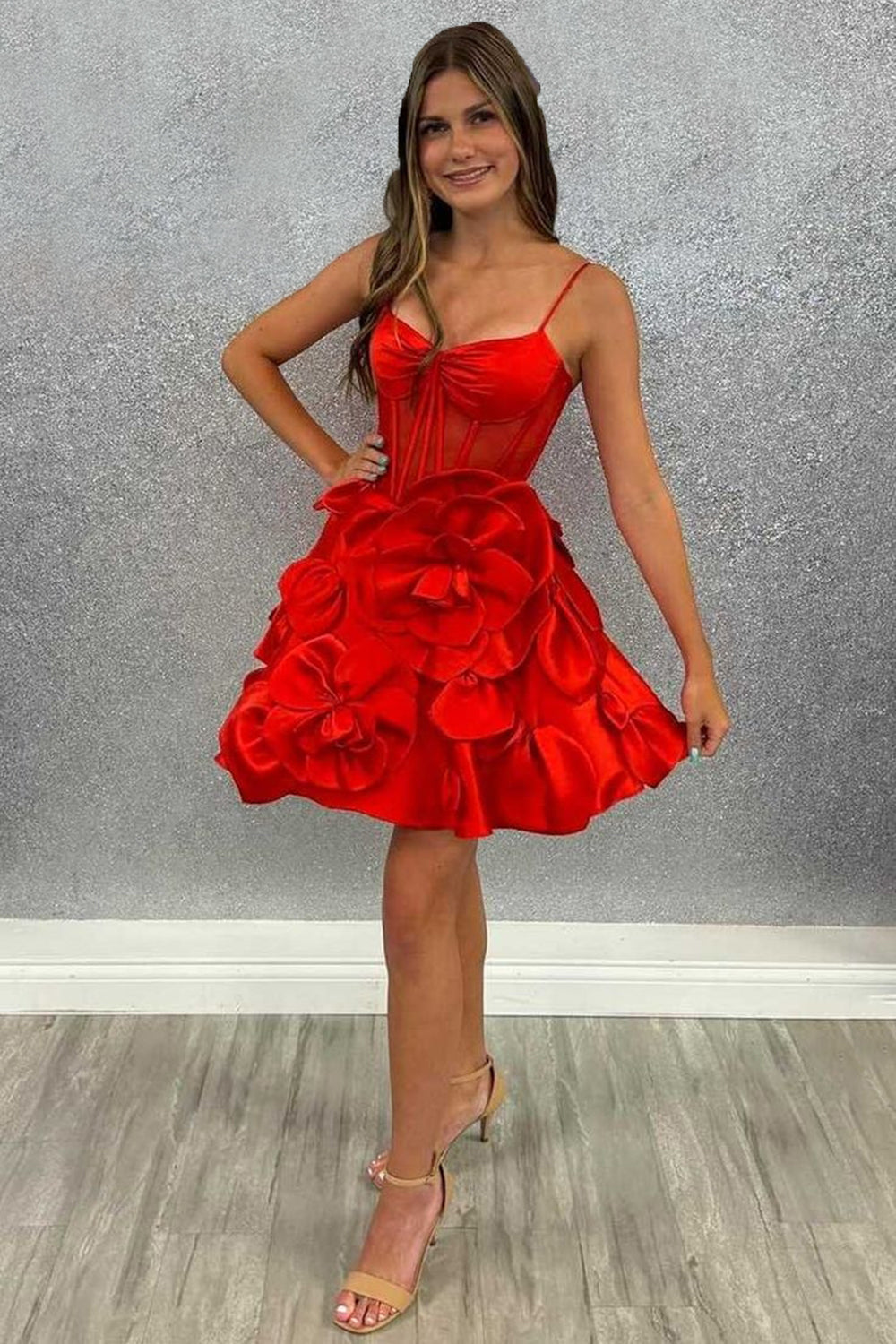 Vestido corto de fiesta sin tirantes, corte en A, corsé y flores 3D