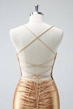 Robe de bal courte moulante à bretelles spaghetti et perles
