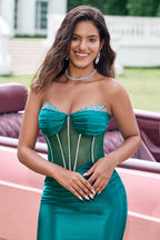 Robe de bal moulante bustier courte en satin sans bretelles avec perles