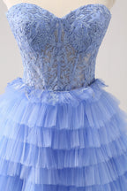 Robe de bal bustier trapèze en tulle à volants et corset à appliques
