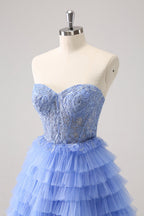 Robe de bal bustier trapèze en tulle à volants et corset à appliques