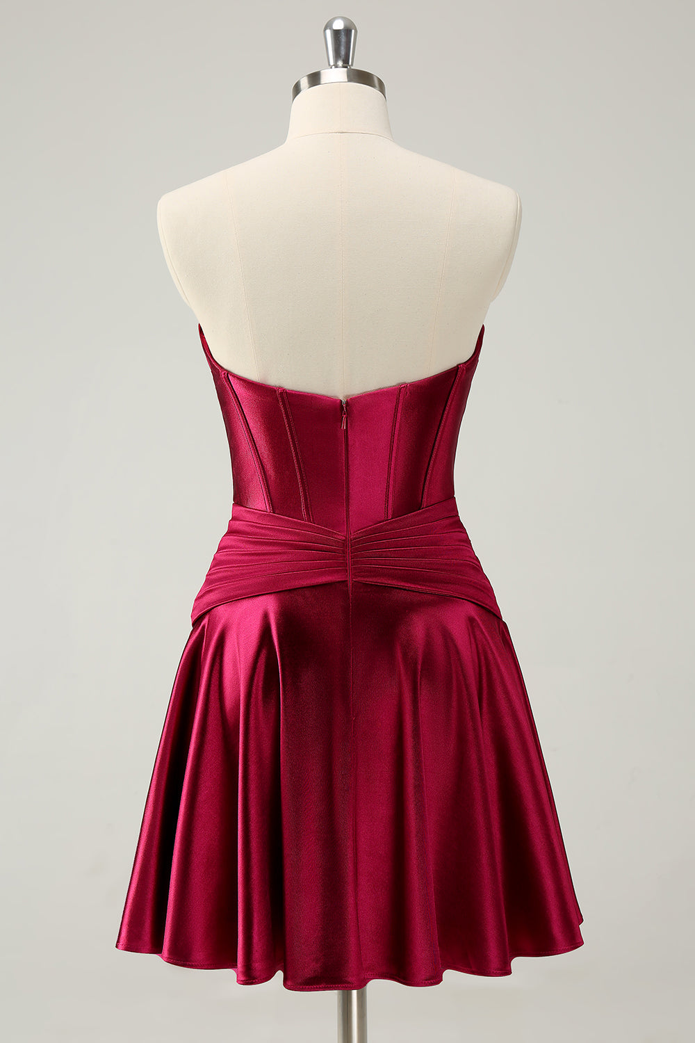 Vestido de fiesta fucsia de moda con escote corazón, corte en A y corsé de satén.